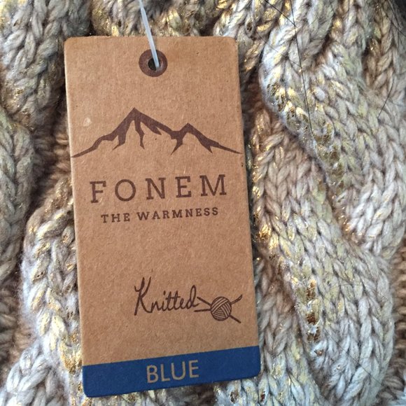 Pom Pom winter hat - Picture 4 of 6